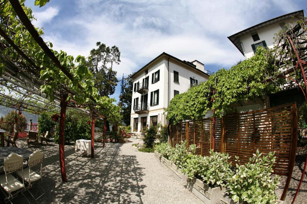Hotel Il Sole Di Ranco Esterno foto